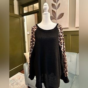 ANDTHEWHY L Waffle texture lightweight flowy top with mixed media sleeves